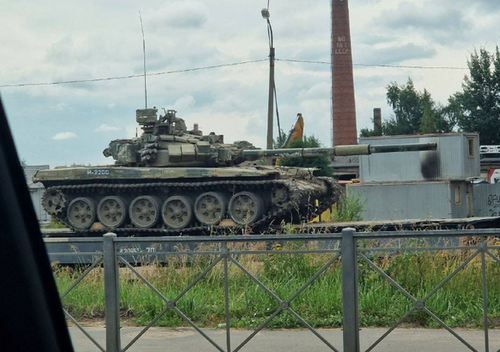 Росіяни кидають у бій останні танки: показове ФОТО